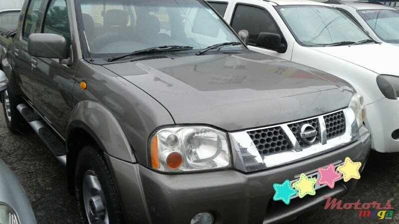 2005' Nissan Hardbody 4x4 photo #1