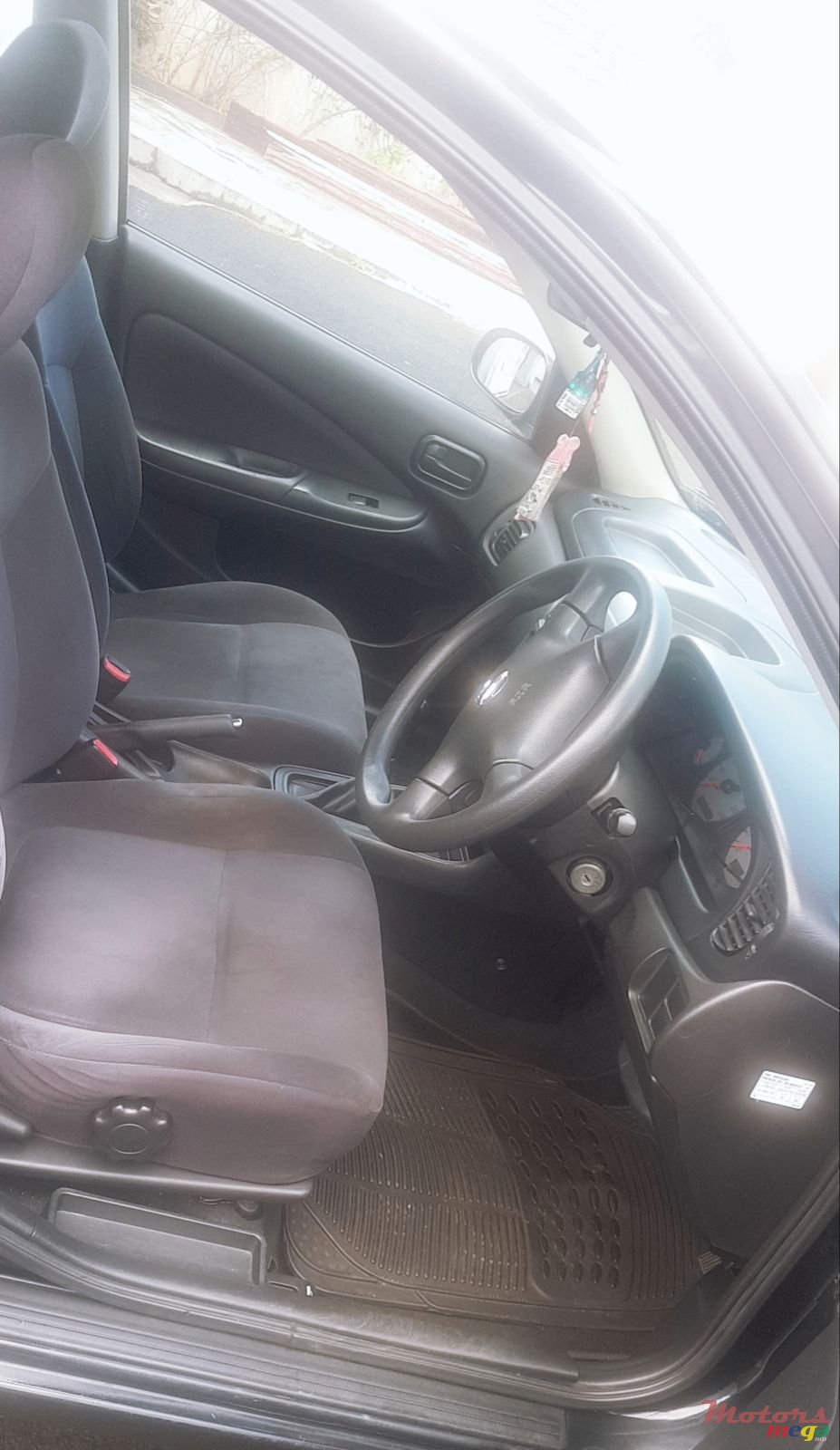 2011' Nissan Sunny photo #6