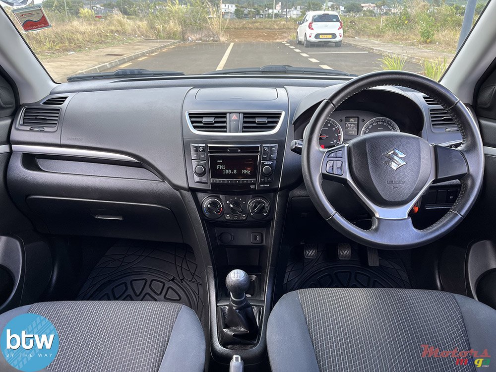 2015' Nissan March photo #6