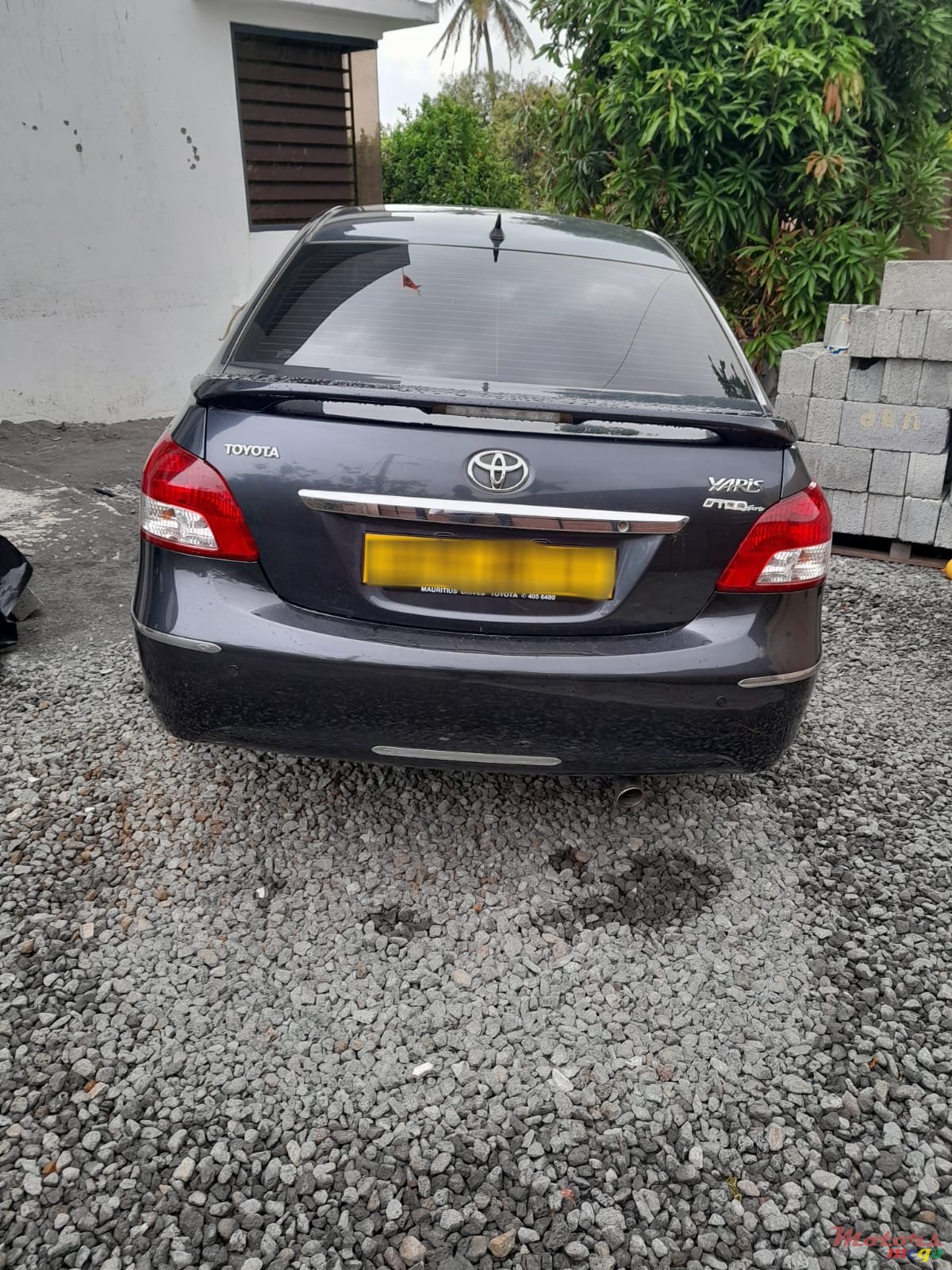 2011' Toyota Yaris photo #2