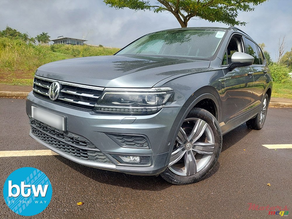 2019' Volkswagen Tiguan Allspace photo #2