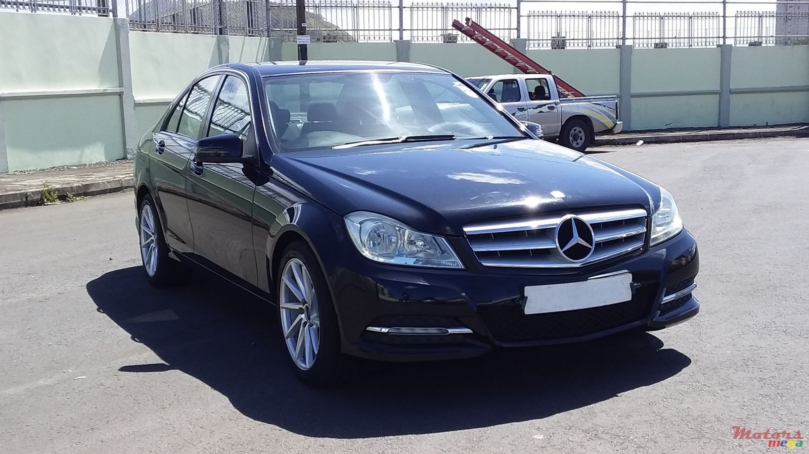 2013' Mercedes-Benz C-Class C180 photo #1