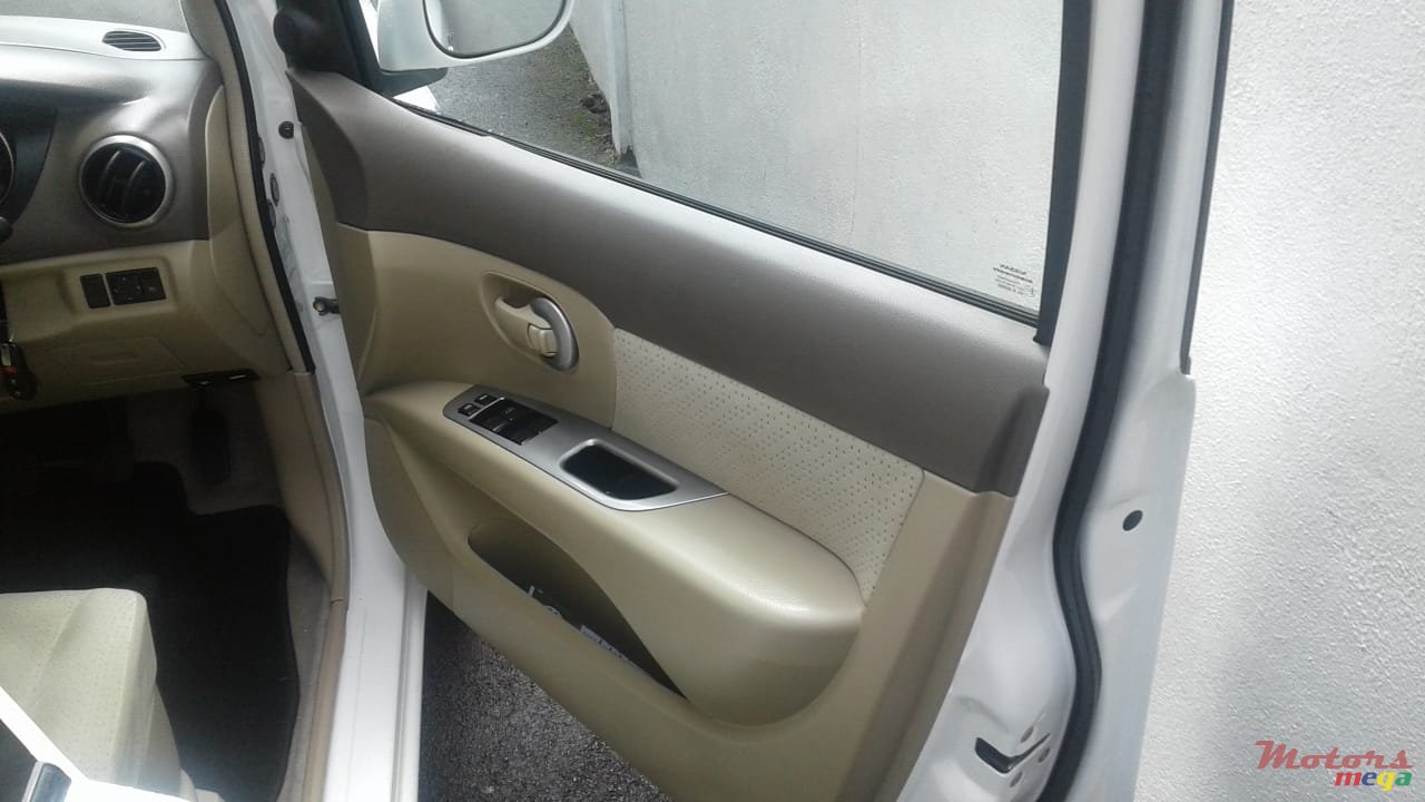 2013' Nissan Livina photo #6