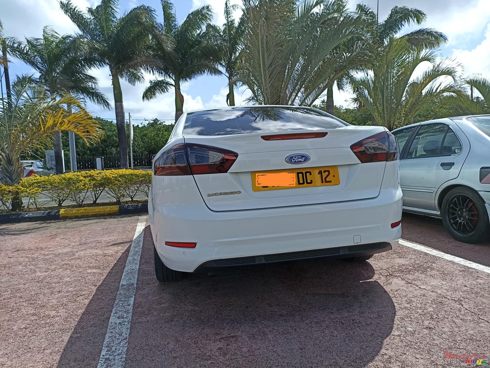 2012' Ford Mondeo photo #2