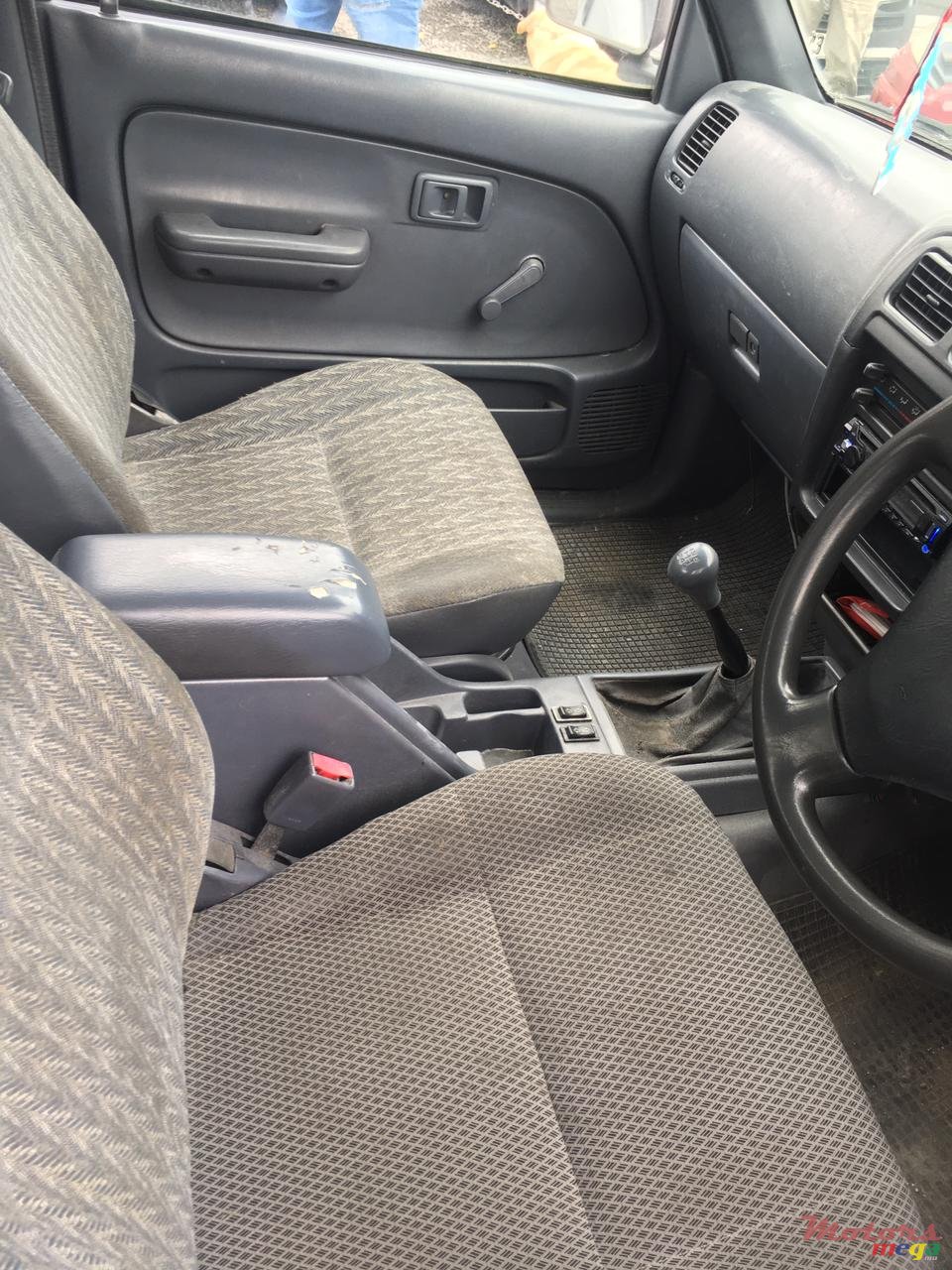 2004' Toyota Hilux photo #3