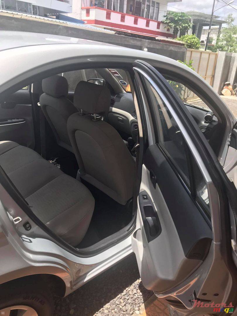 2008' Hyundai Accent photo #3