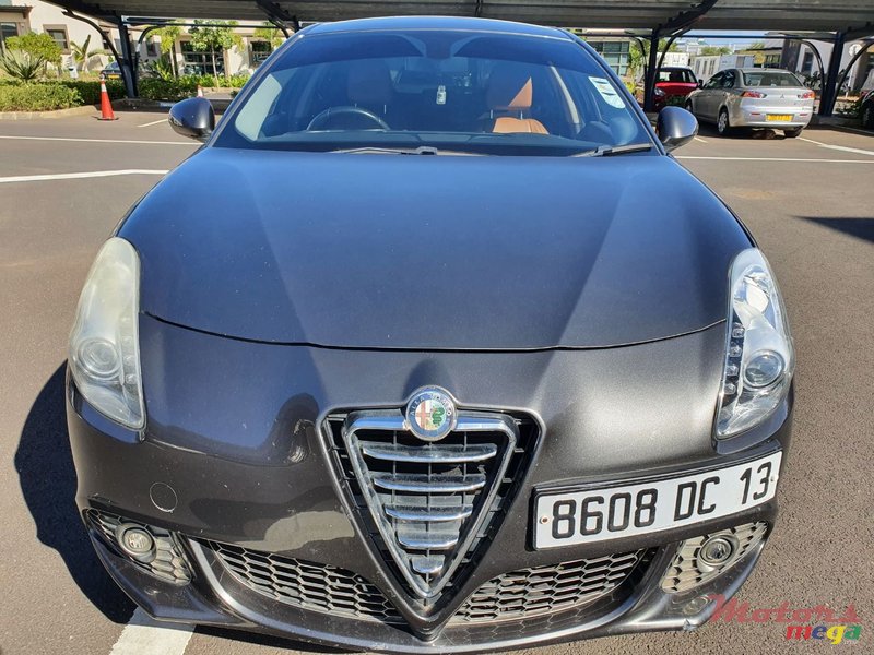 2013' Alfa Romeo Giulietta photo #4