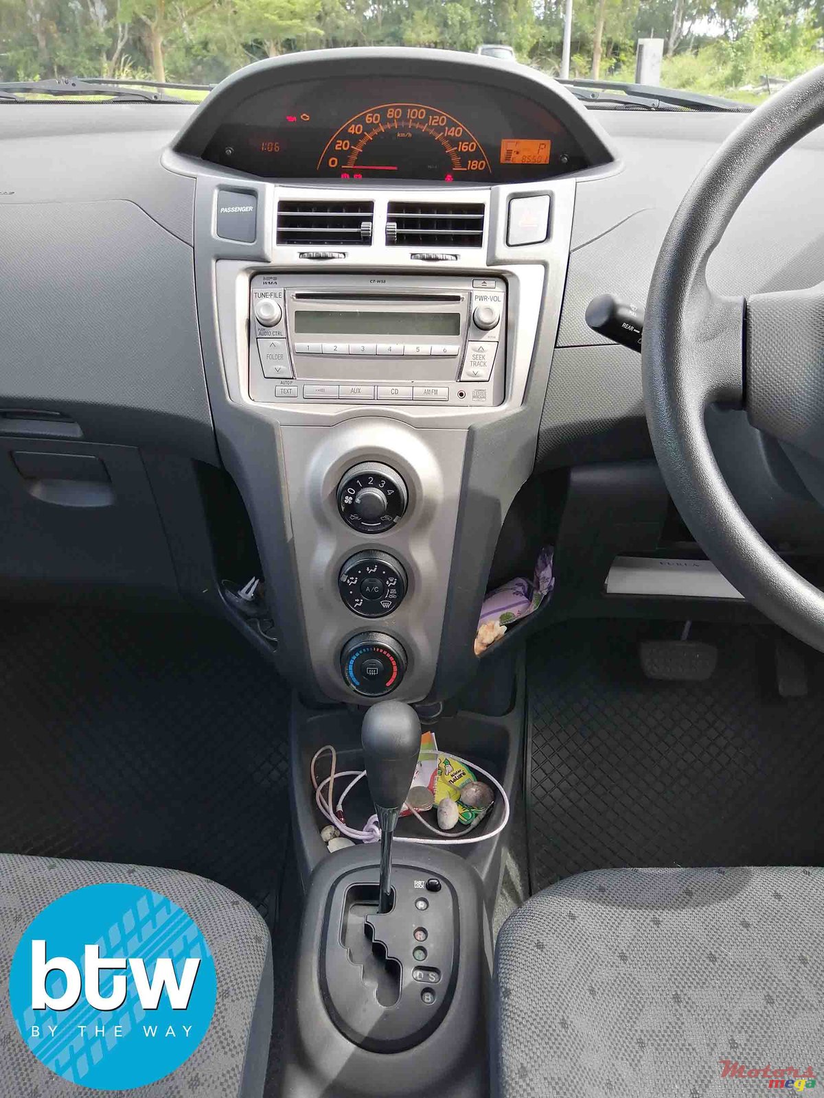 2009' Toyota Vitz Automatic photo #5