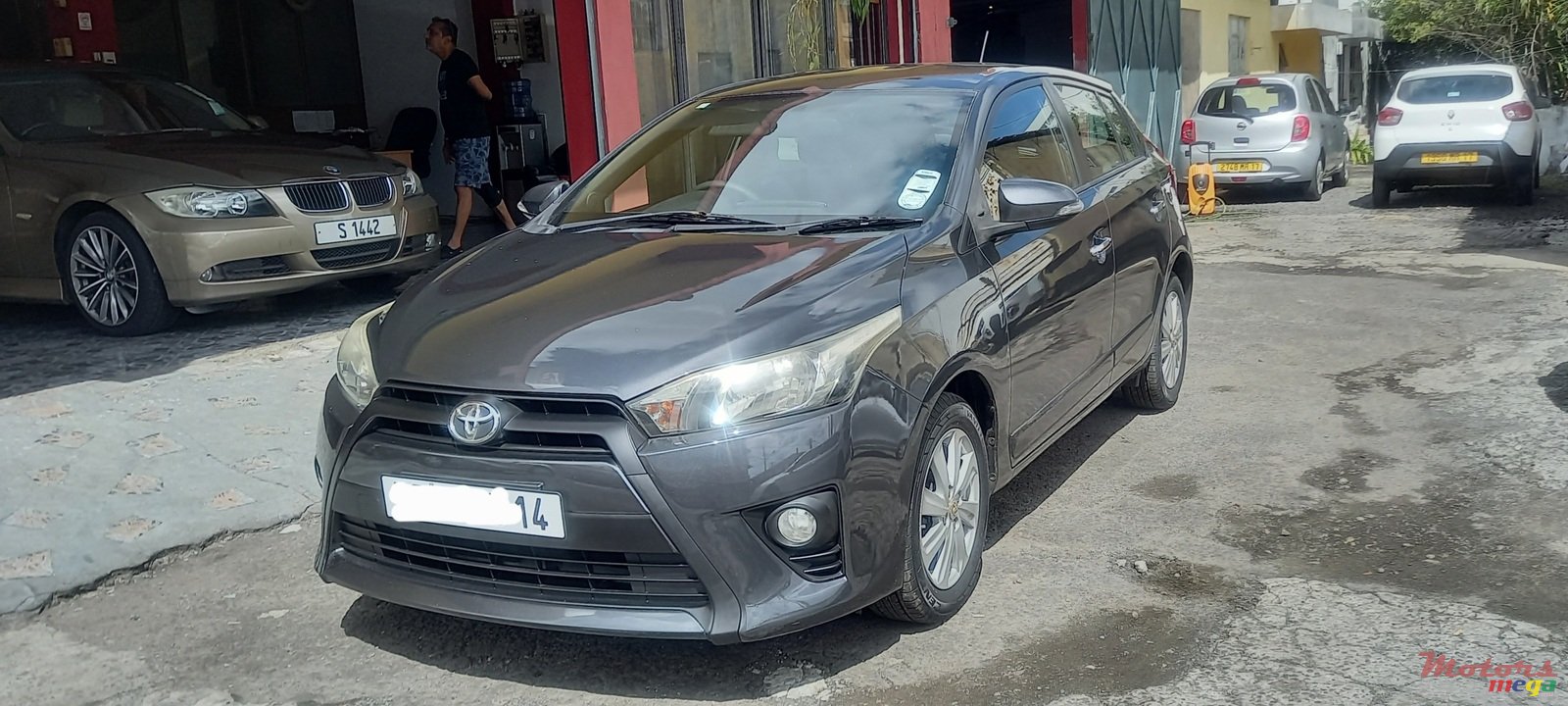 2014' Toyota Yaris photo #2