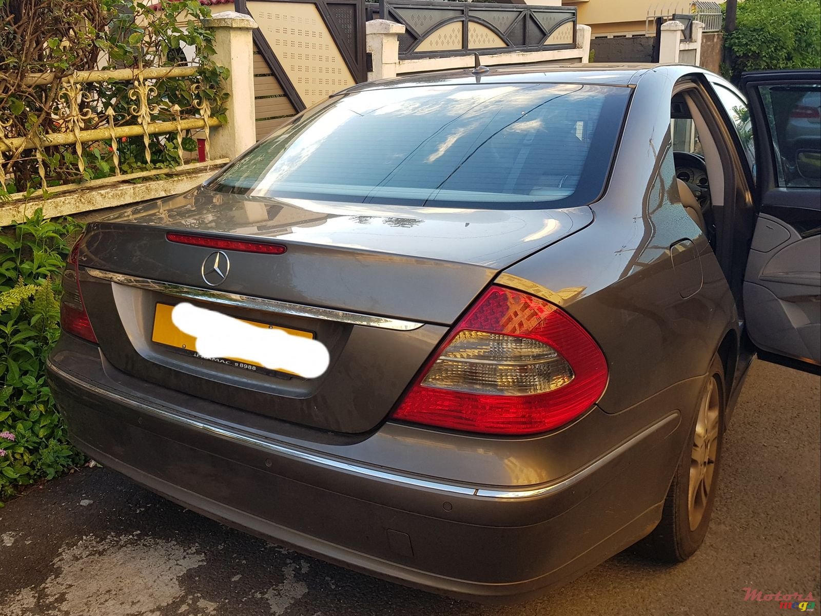 2007' Mercedes-Benz E-Class photo #2