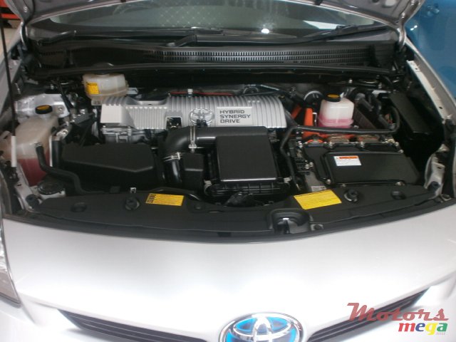 2013' Toyota Prius Plug-in Hybrid photo #6