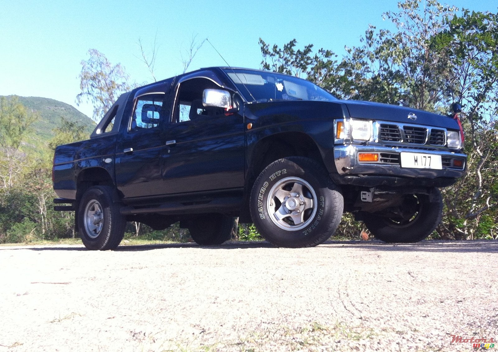 1993' Nissan Pathfinder photo #2