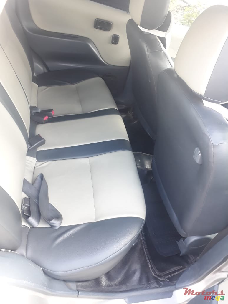 2001' Toyota photo #3