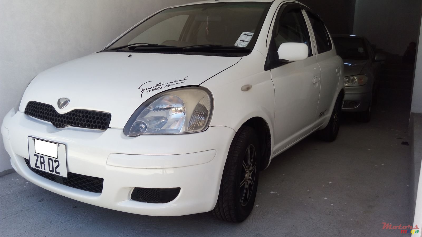 2002' Toyota Vitz 1000 photo #3