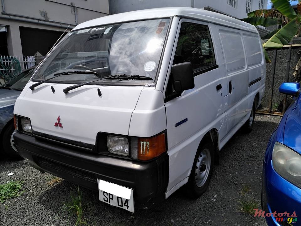 2004' Mitsubishi L300 photo #3