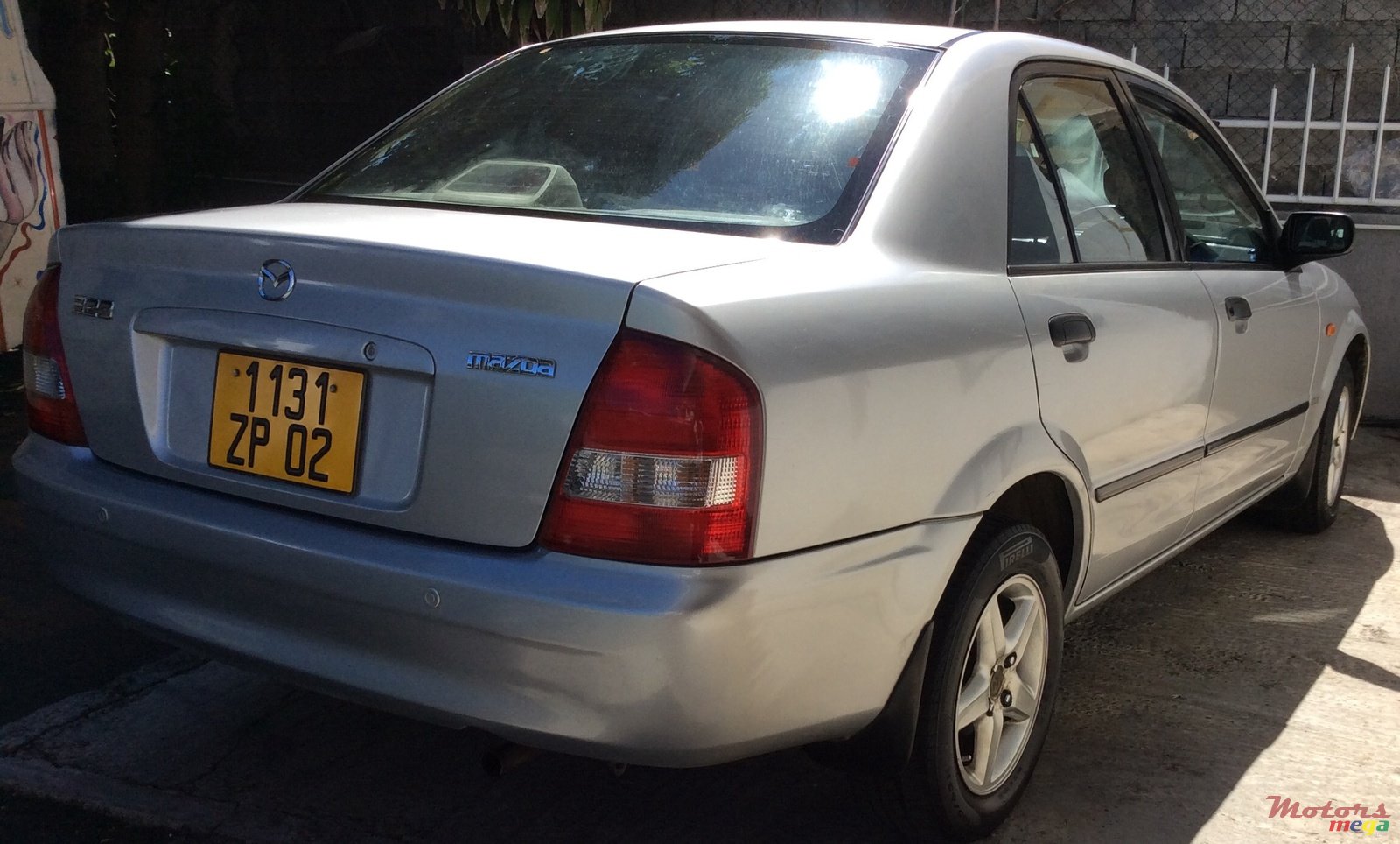 2002' Mazda 323 photo #1