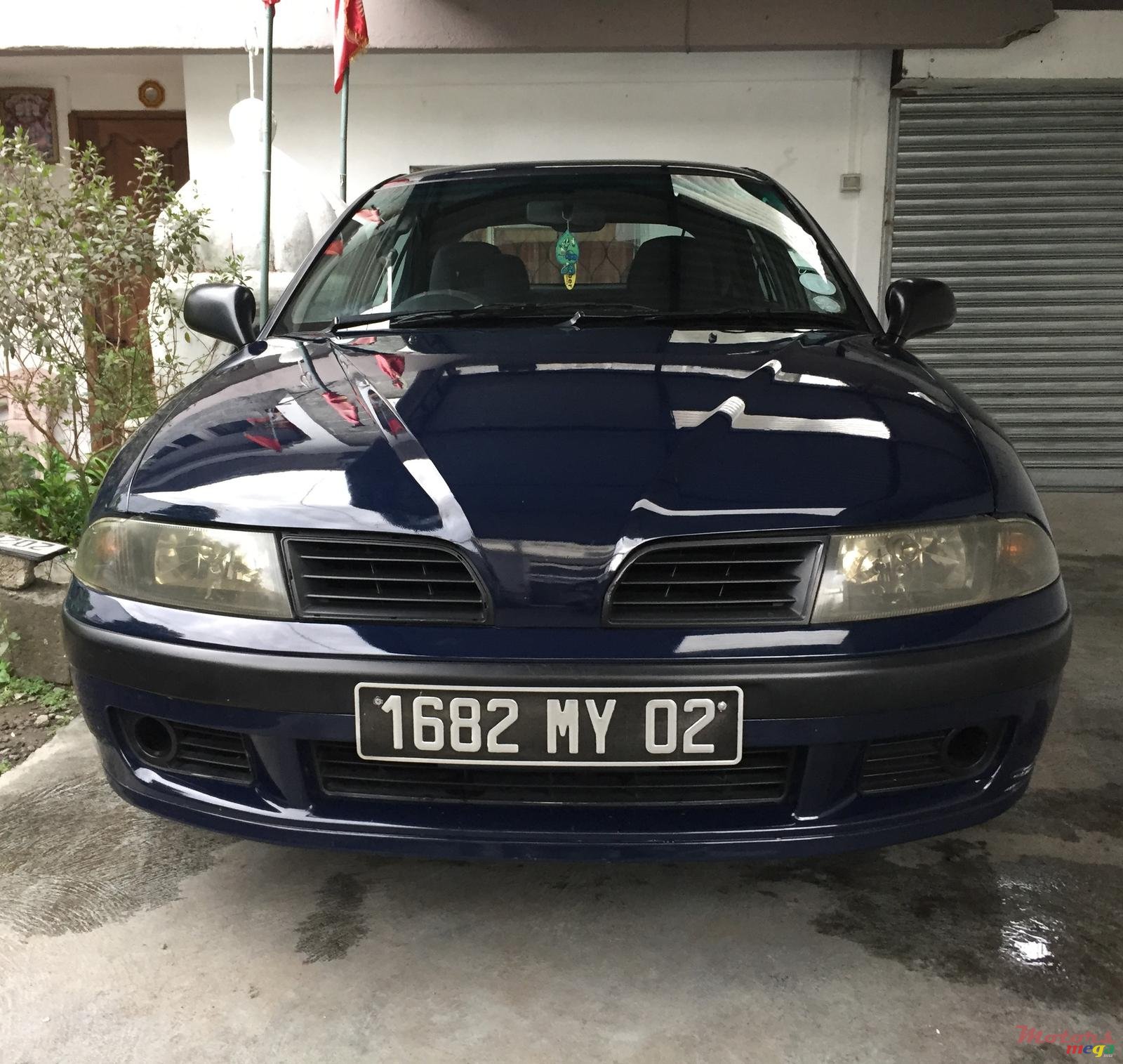 2002' Mitsubishi Carisma photo #1