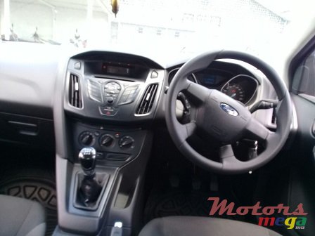 2012' Ford Focus photo #4