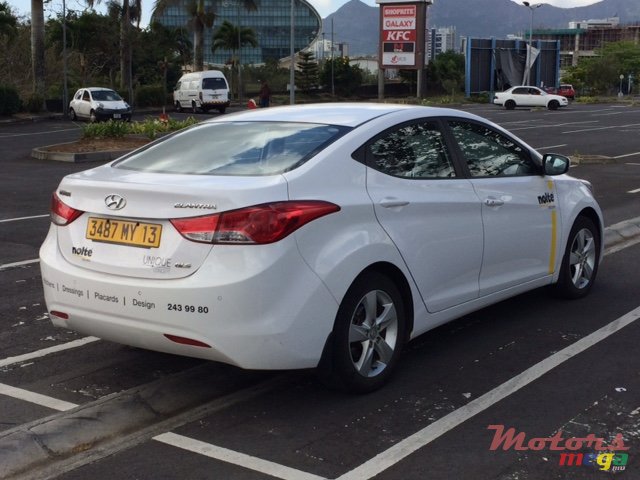2013' Hyundai Elantra photo #2