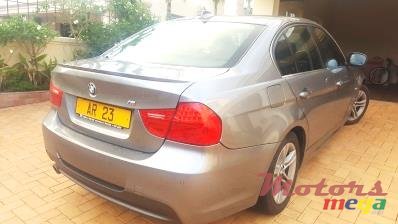 2010' BMW 3 Series photo #2