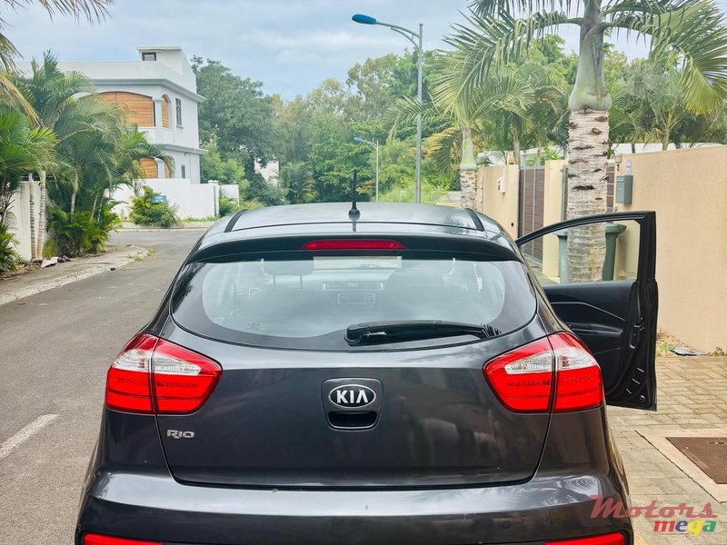 2015' Kia Rio photo #2