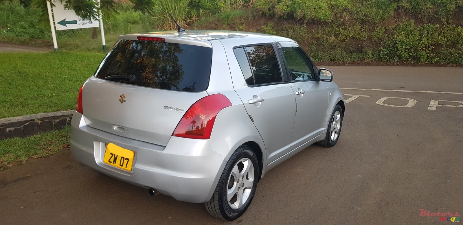 2007' Suzuki Swift photo #3