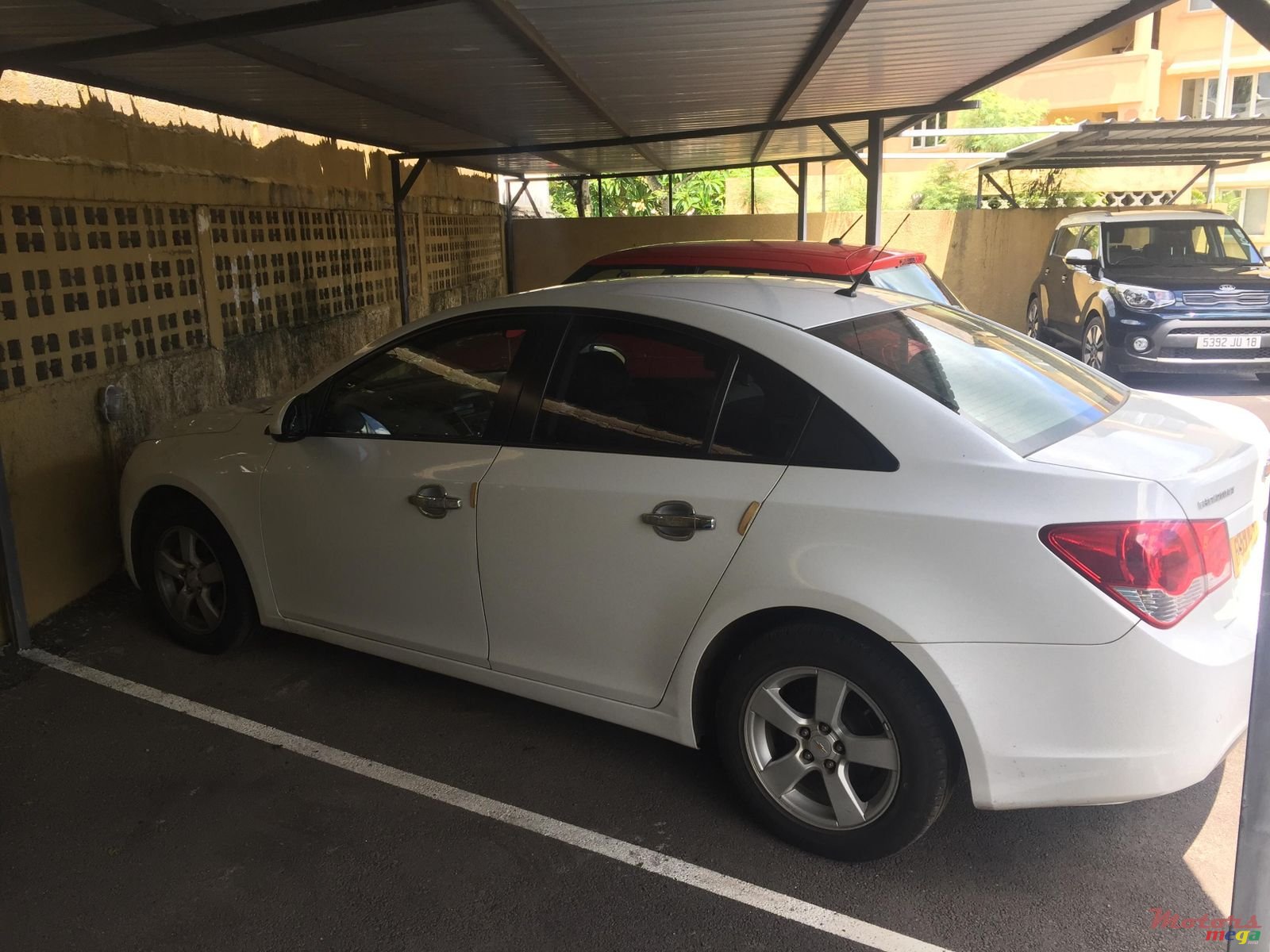 2011' Chevrolet Cruze photo #1