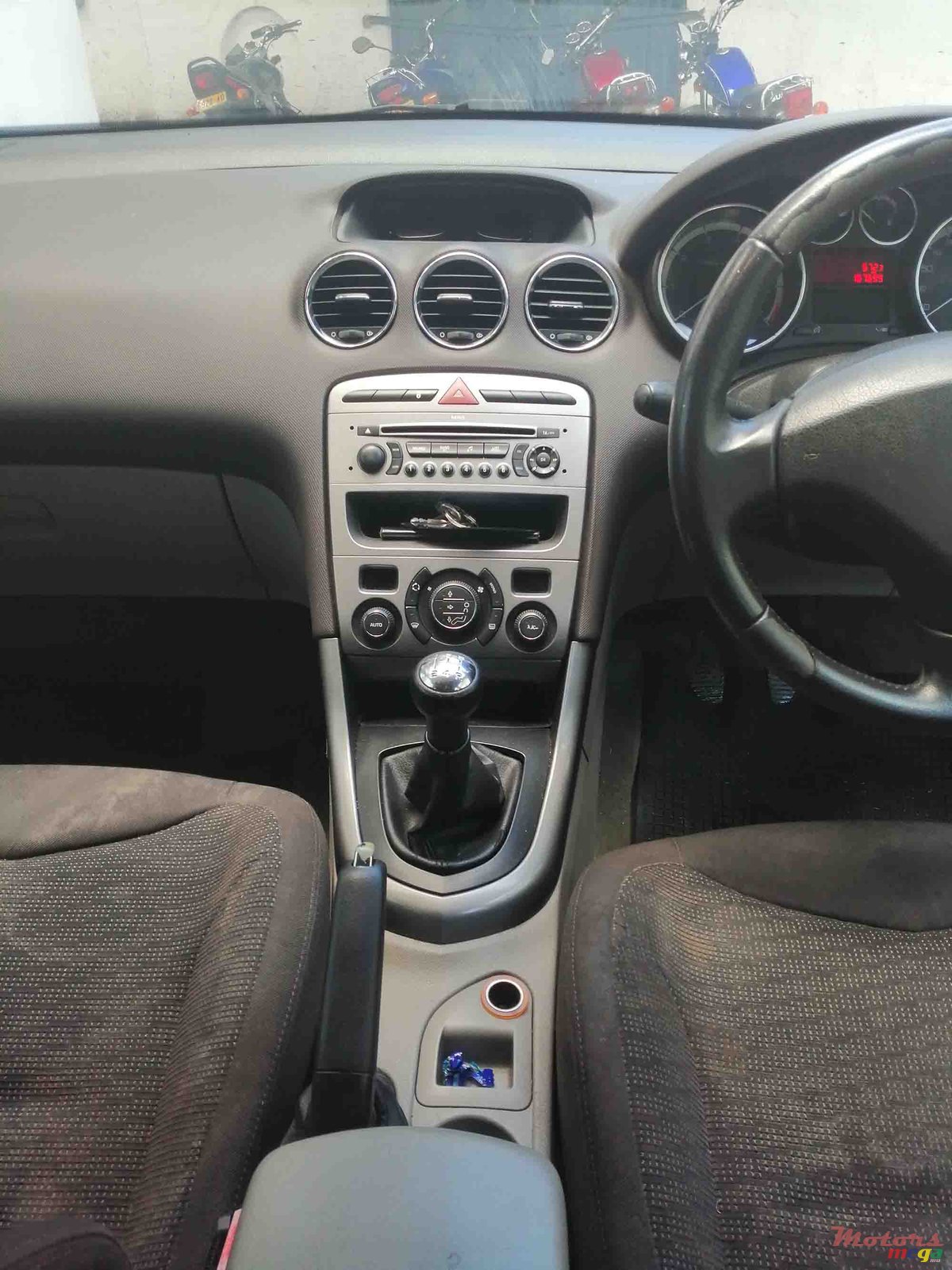 2008' Peugeot 308 photo #6