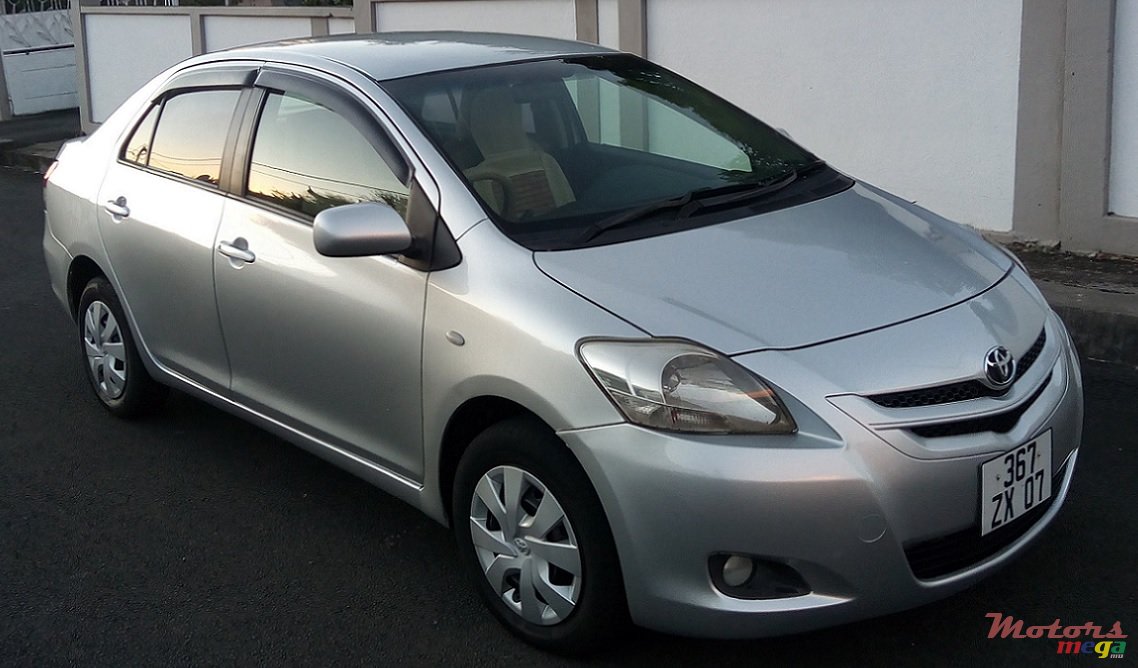 2007' Toyota Belta photo #3