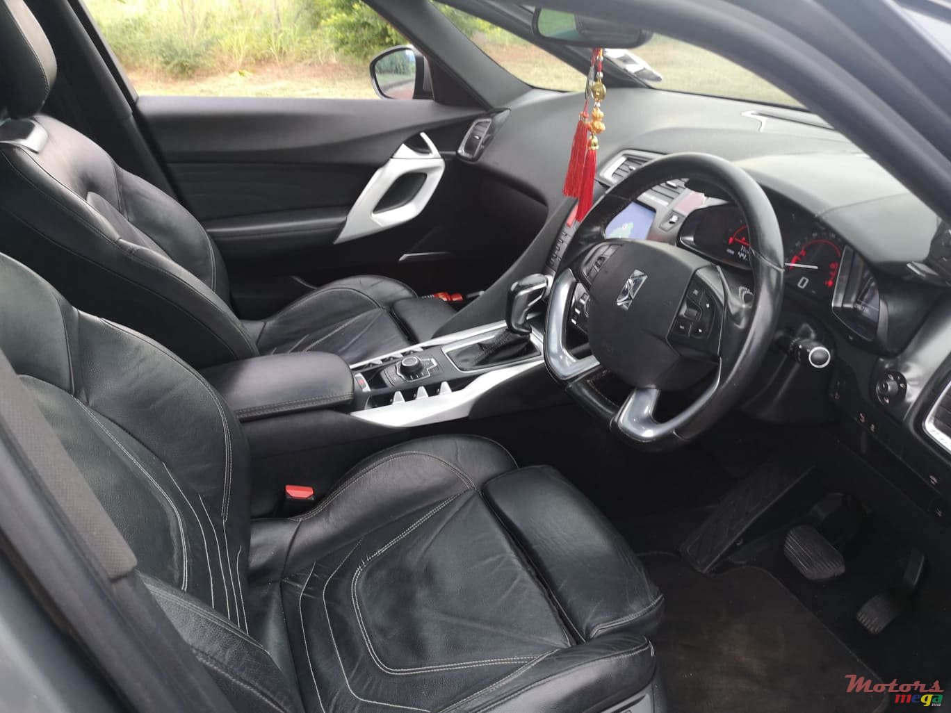 2012' Citroen DS5 photo #3