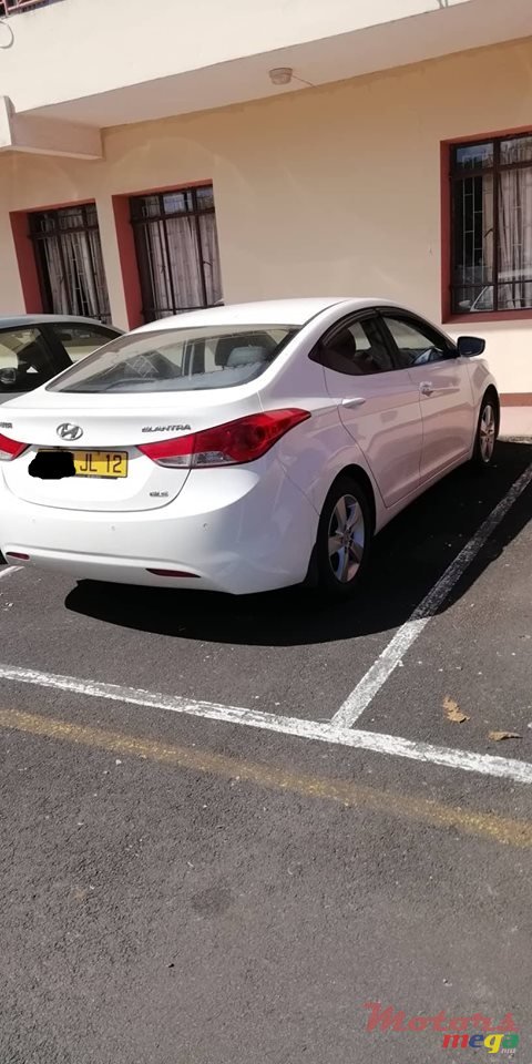 2012' Hyundai Elantra photo #2
