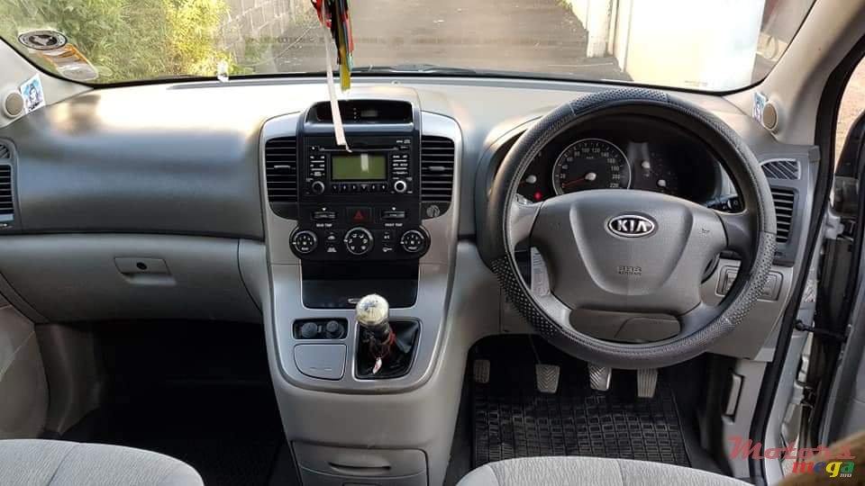 2012' Kia Carnival 7 seater photo #6