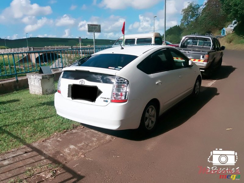 2010' Toyota Prius photo #1