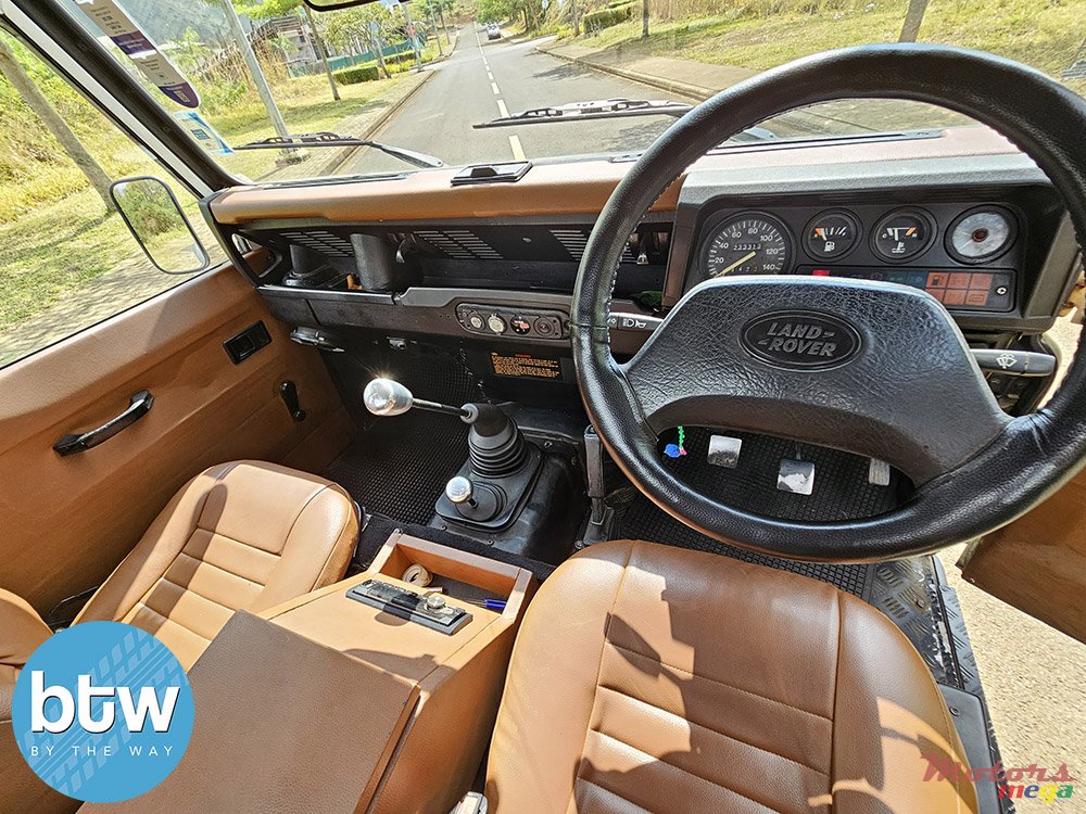 1997' Land Rover Defender 110 photo #6