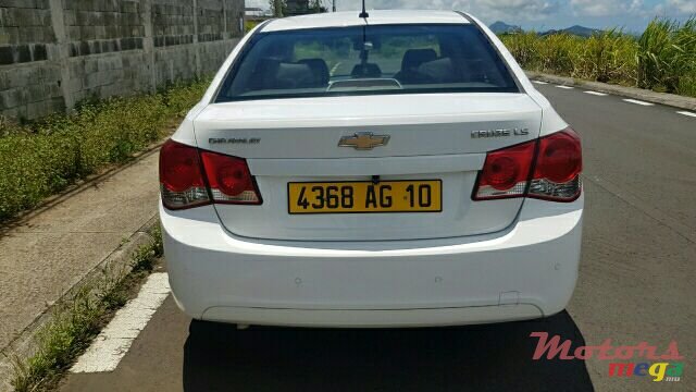 2010' Chevrolet Cruze photo #2