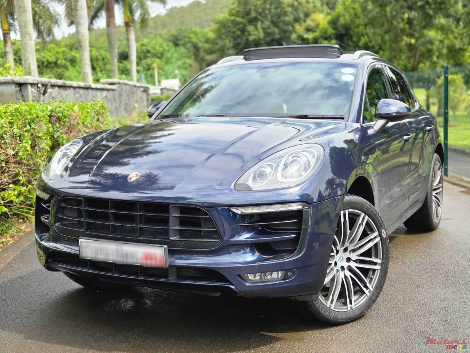 2018' Porsche Macan 2.0 photo #1