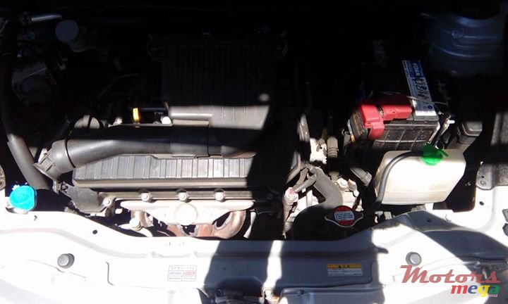 2011' Suzuki Swift photo #2