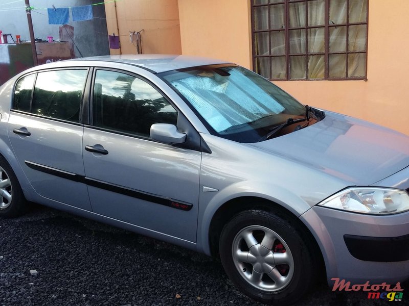 2005' Renault Megane photo #1