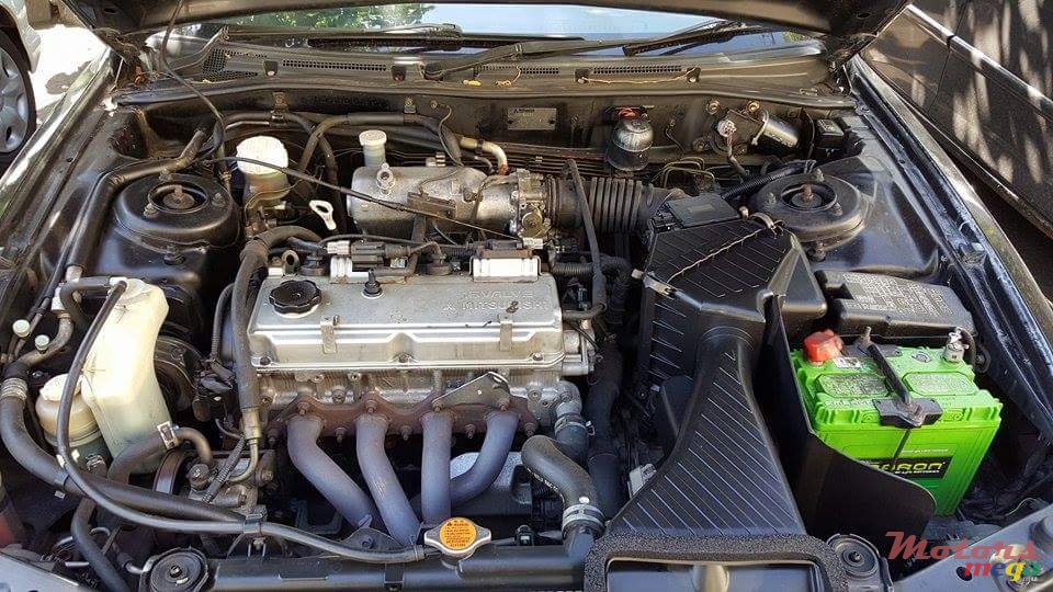 2005' Mitsubishi Galant Supersaloon photo #2