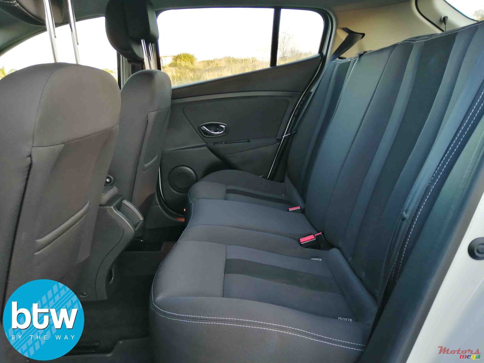 2012' Renault Megane photo #4