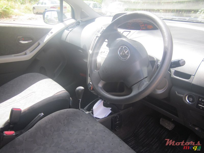 2009' Toyota VITZ photo #4