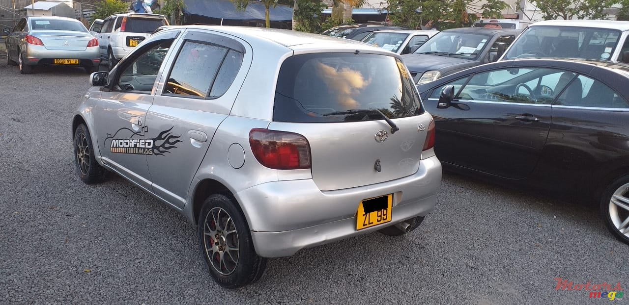 1999' Toyota Vitz photo #4