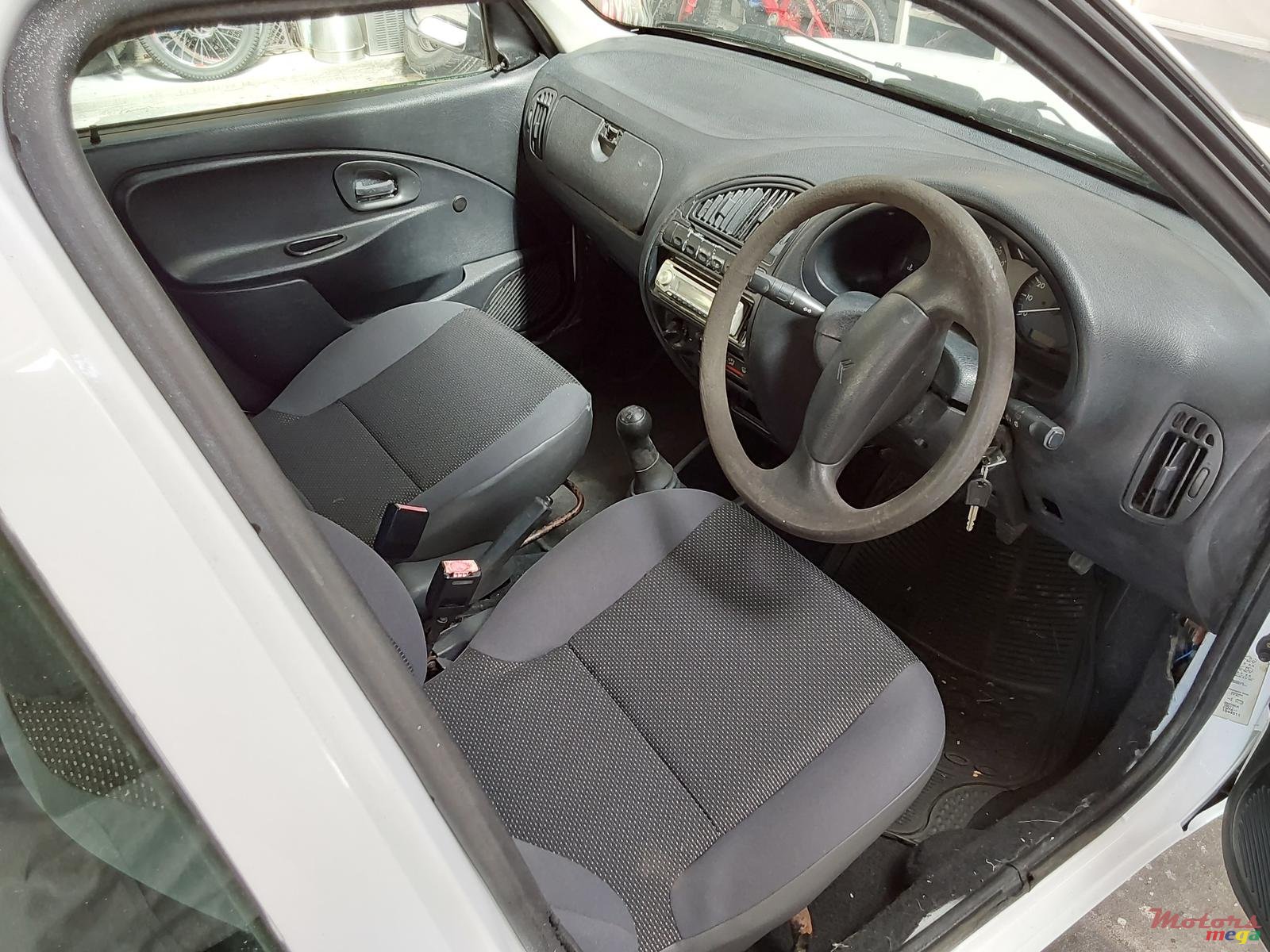 2002' Citroen Saxo photo #4