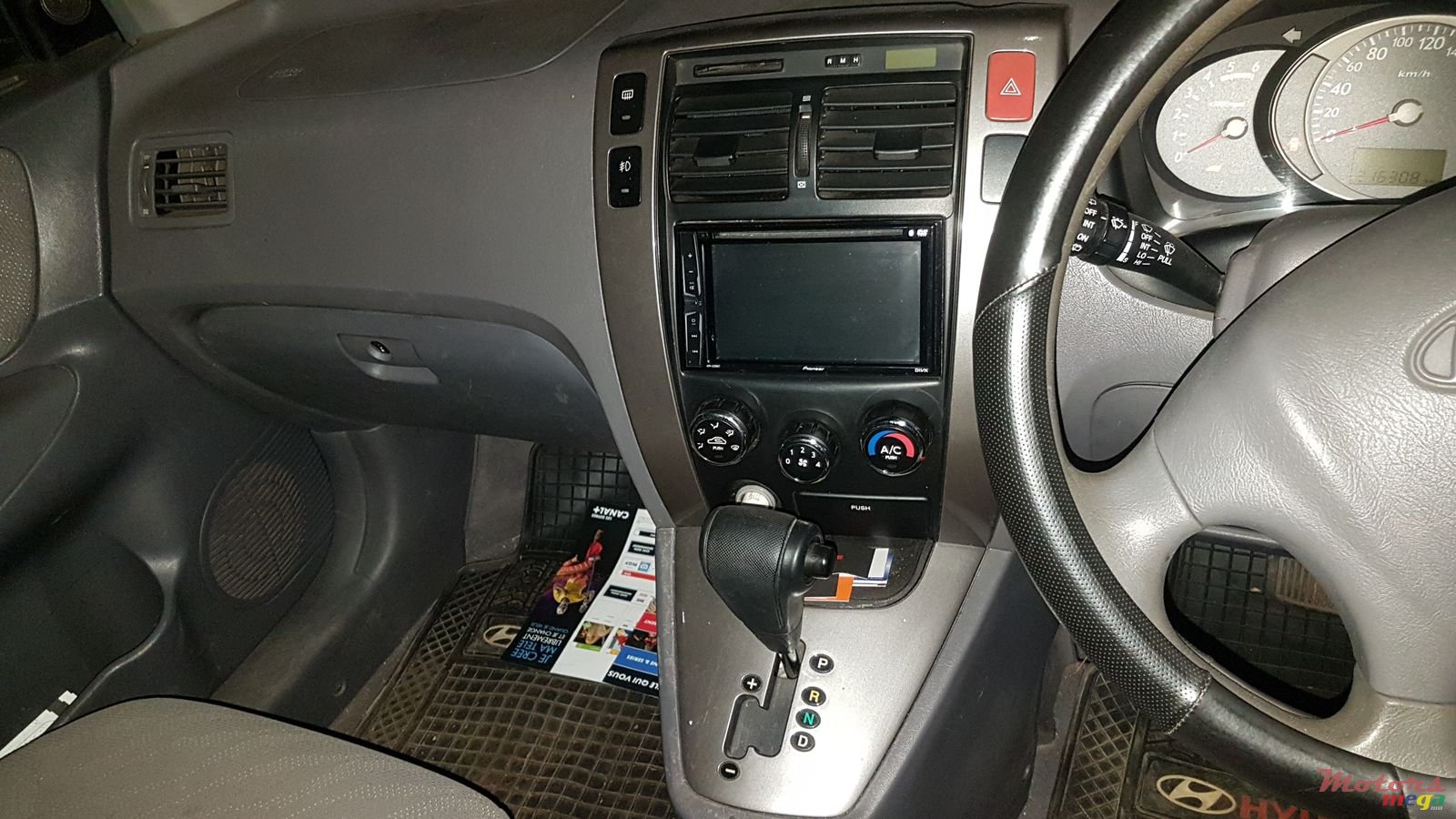 2005' Hyundai Tucson photo #2