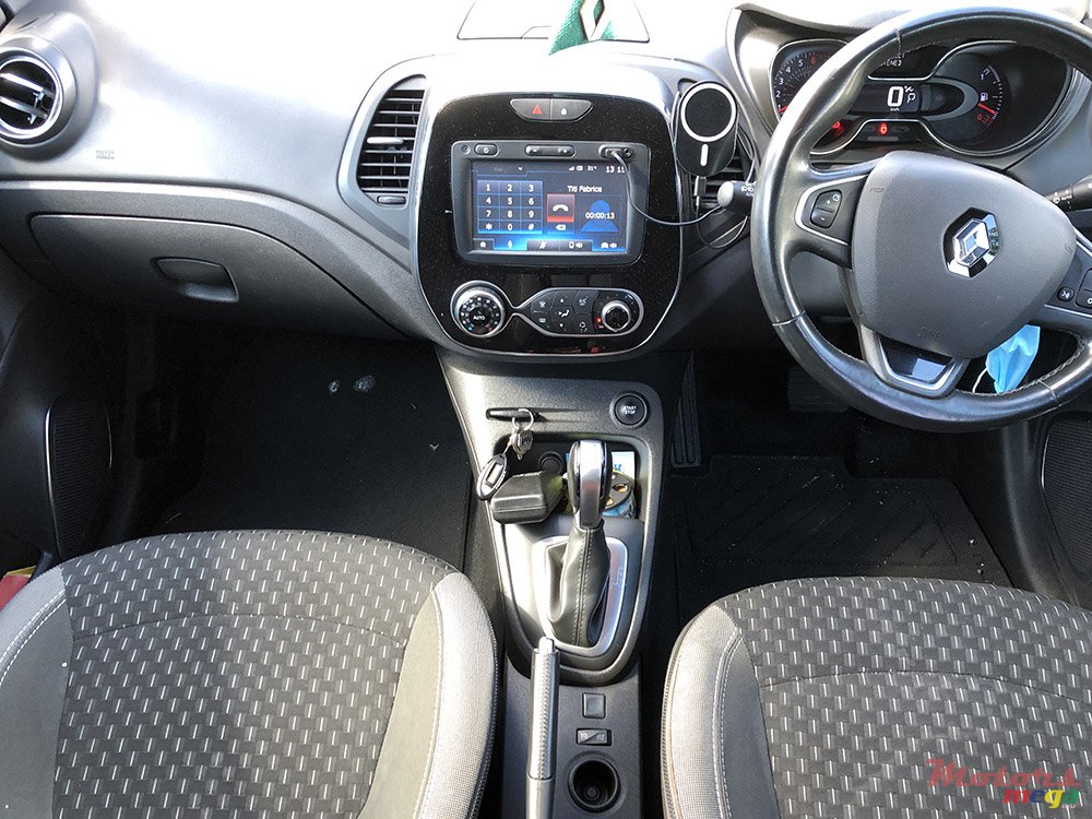 2019' Renault Captur photo #6