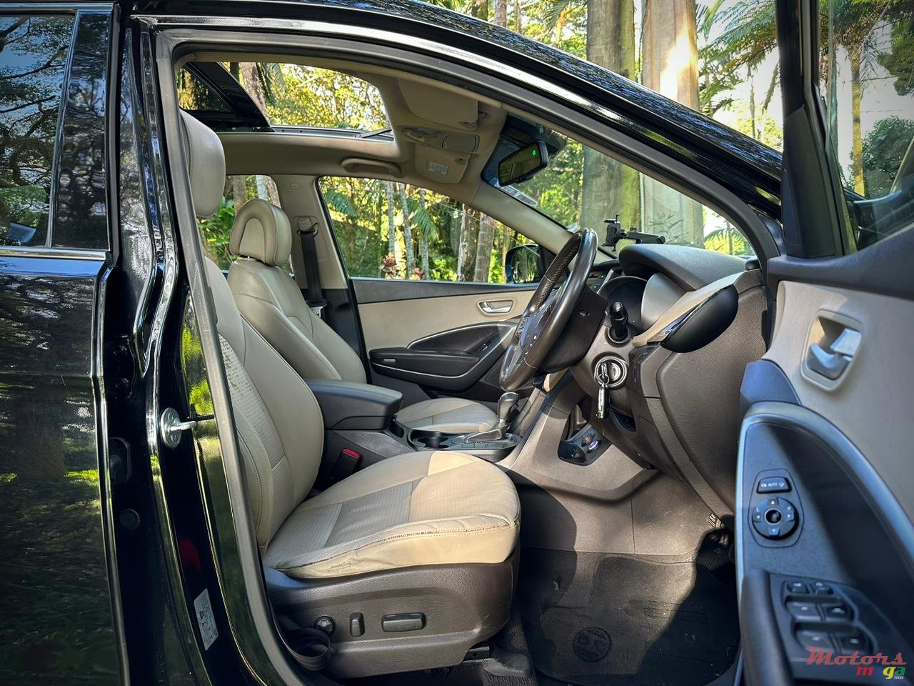 2014' Hyundai Santafe 7 seater photo #4