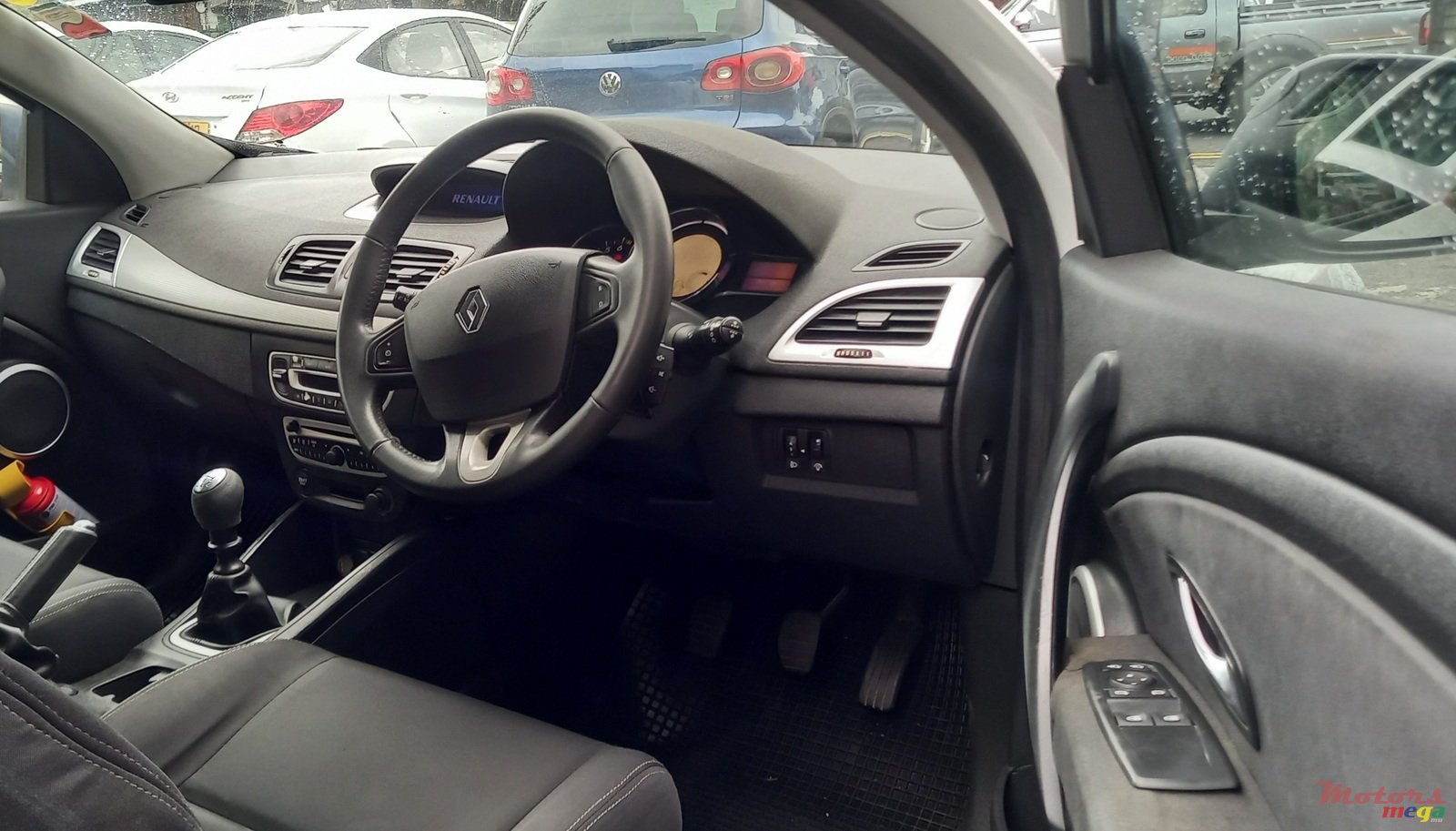 2010' Renault Megane Coupe photo #5