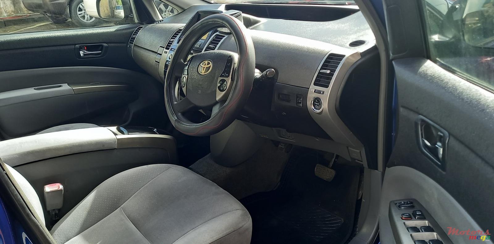 2008' Toyota Prius photo #5