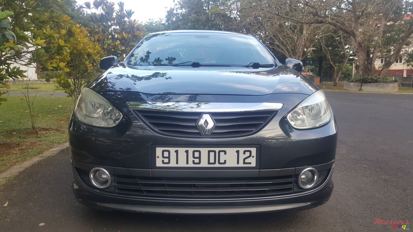 2012' Renault Fluence photo #5