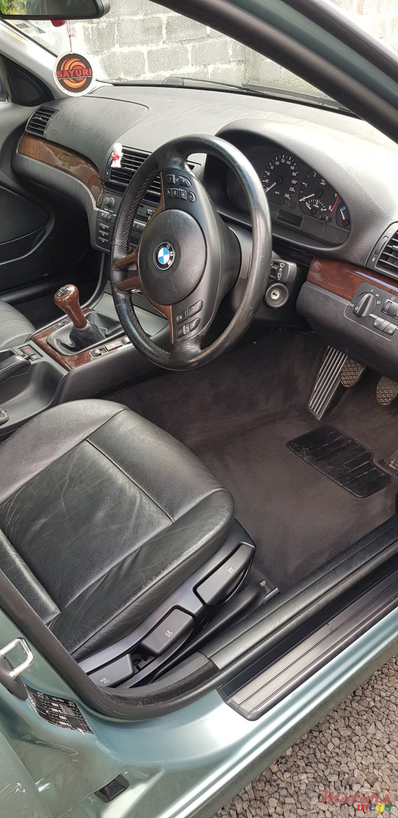 2002' BMW 320 photo #6